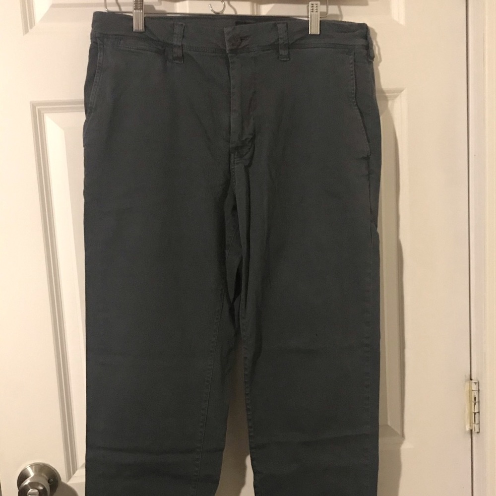 Men’s American Eagle khakis
